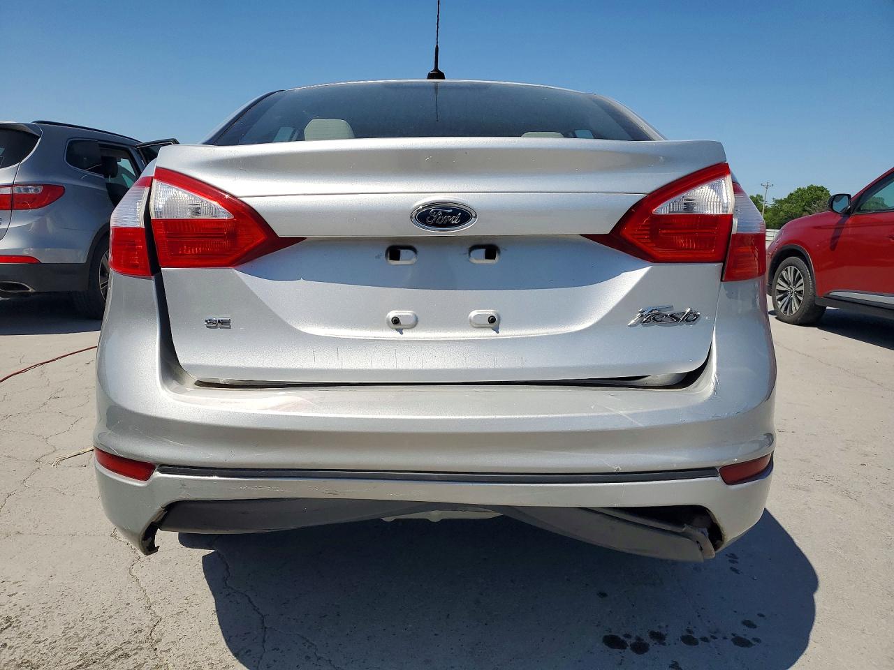 2015 FORD FIESTA SE photo 11