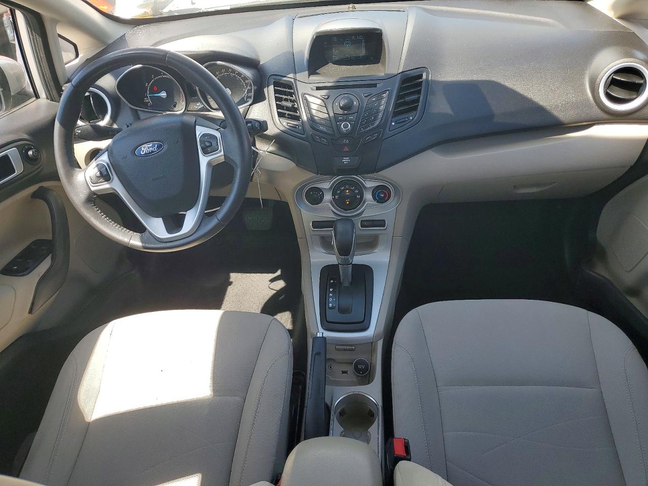 2015 FORD FIESTA SE photo 15