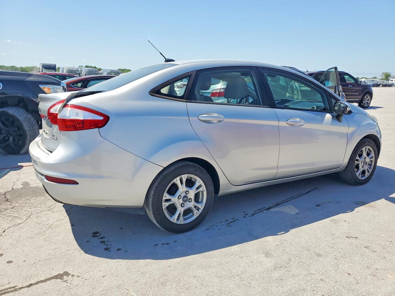 2015 FORD FIESTA SE photo 5
