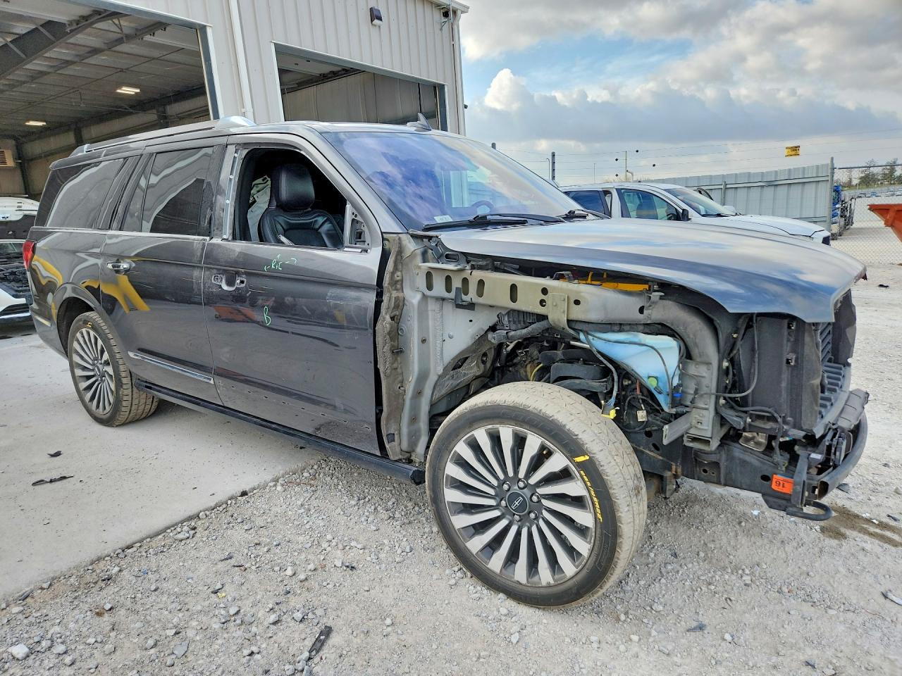 2018 LINCOLN NAVIGATOR L RESERVE photo 7