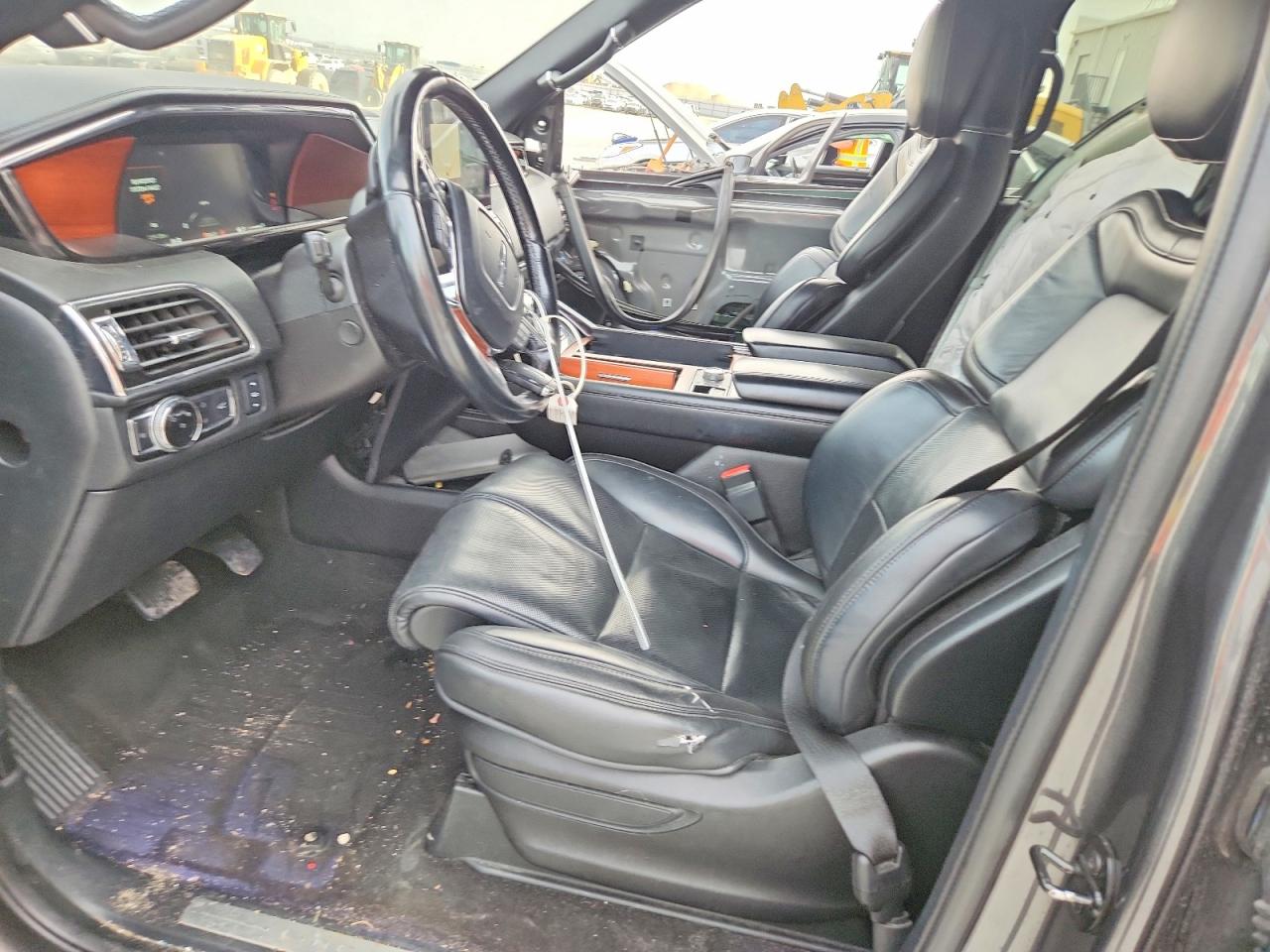 2018 LINCOLN NAVIGATOR L RESERVE photo 13