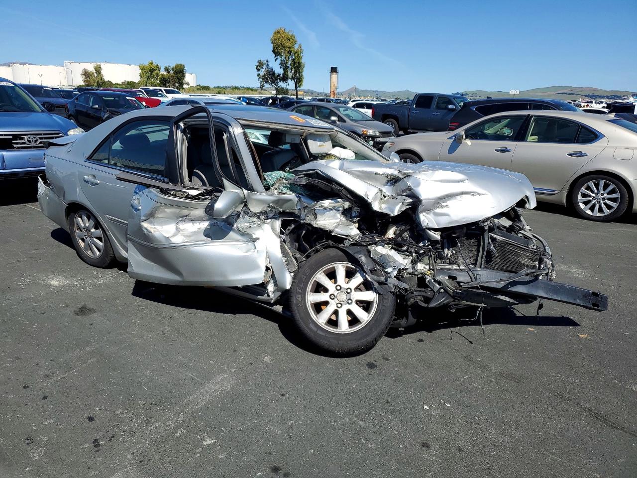 2004 TOYOTA CAMRY XLE photo 7