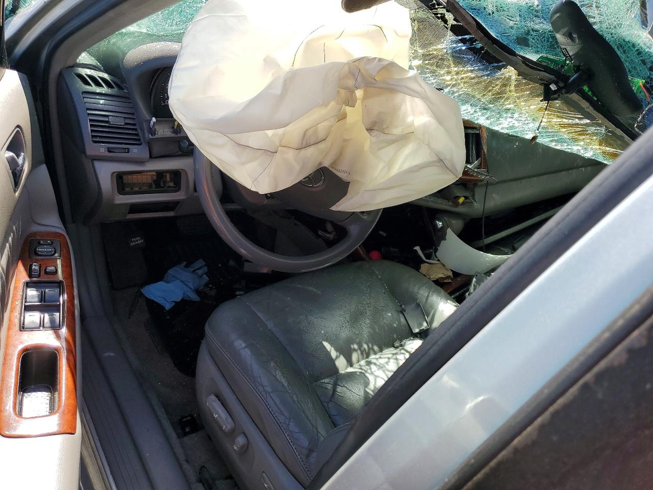 2004 TOYOTA CAMRY XLE photo 15