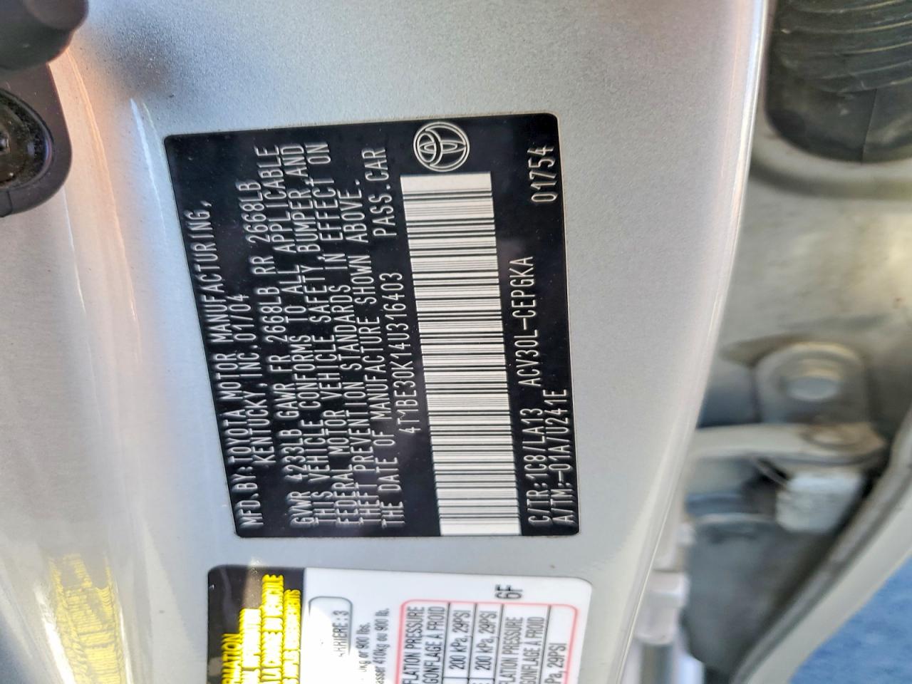 2004 TOYOTA CAMRY XLE photo 23