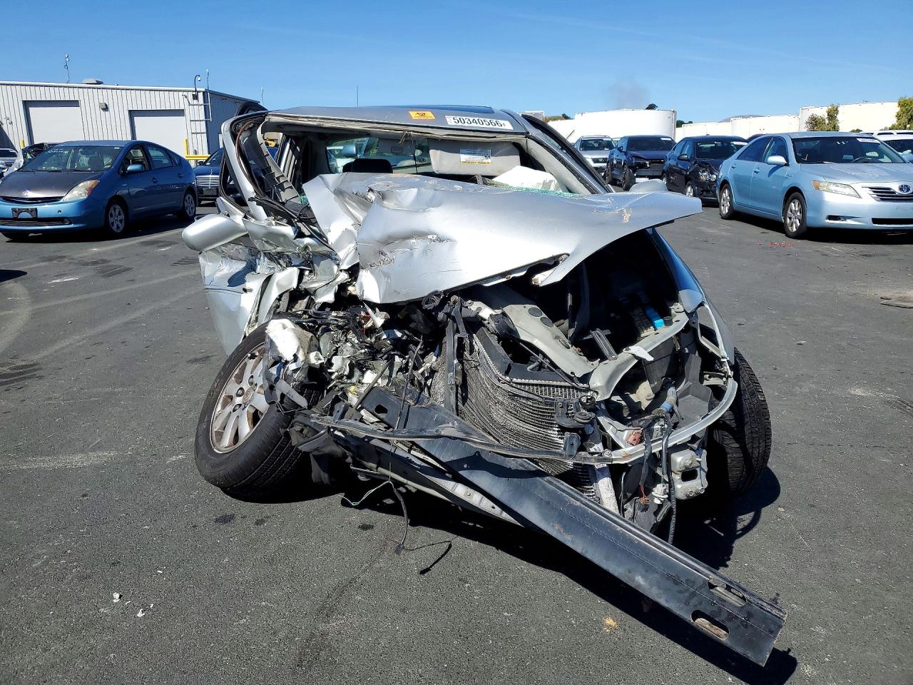 2004 TOYOTA CAMRY XLE photo 9