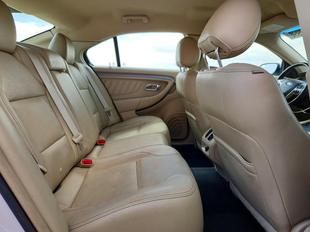 2014 FORD TAURUS SEL photo 28