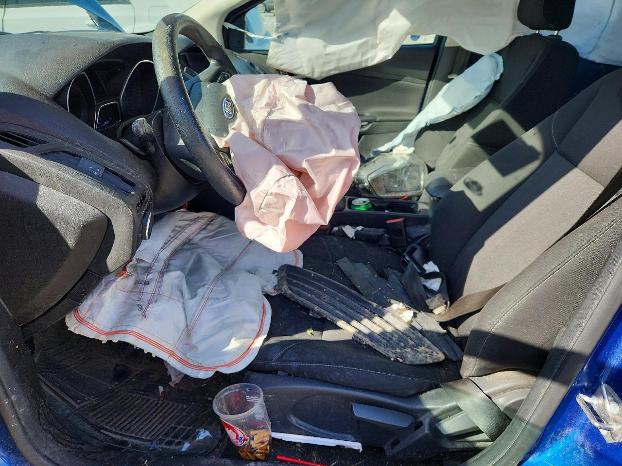 2018 FORD FOCUS SE photo 19