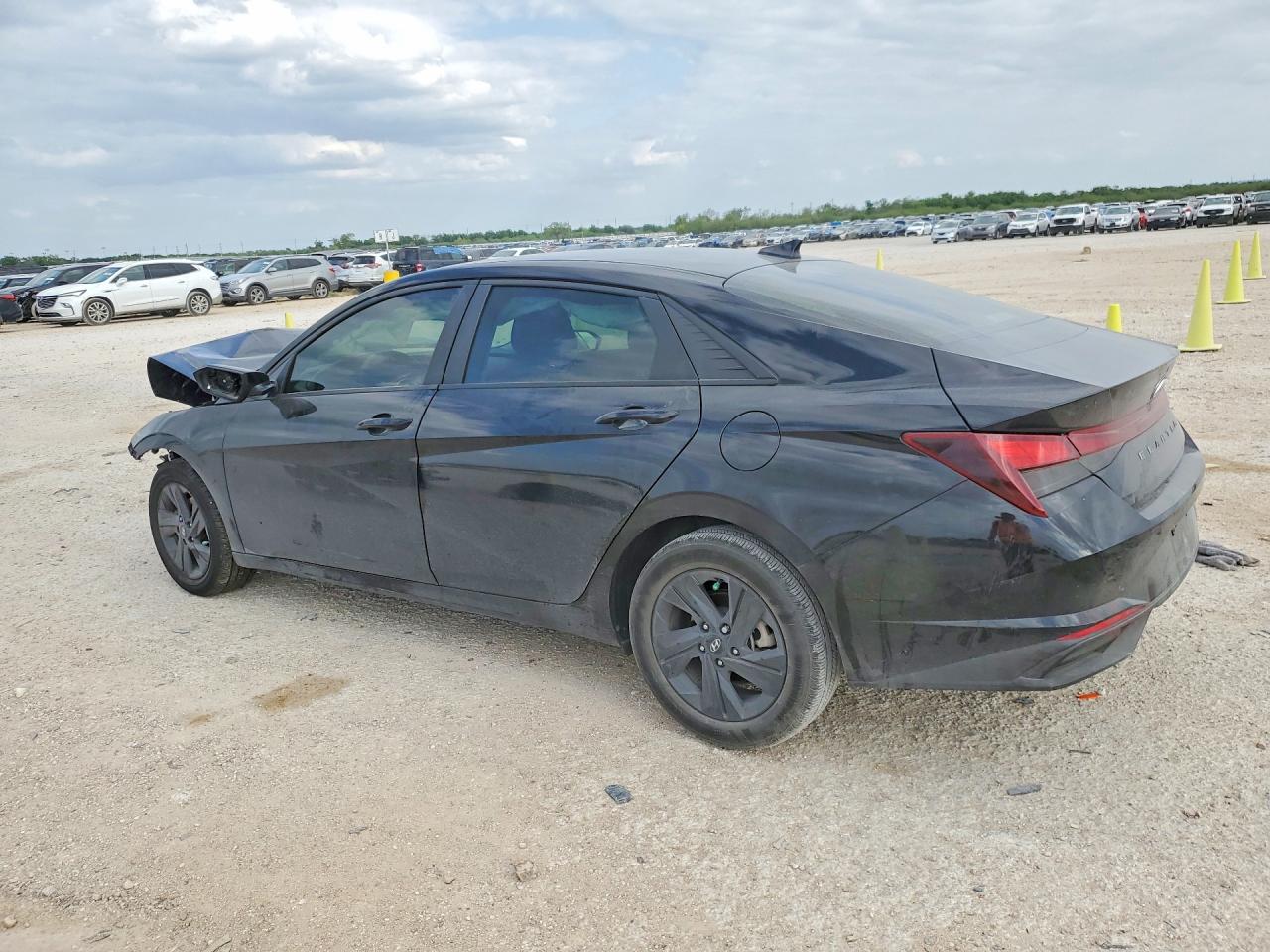2023 HYUNDAI ELANTRA SEL photo 4
