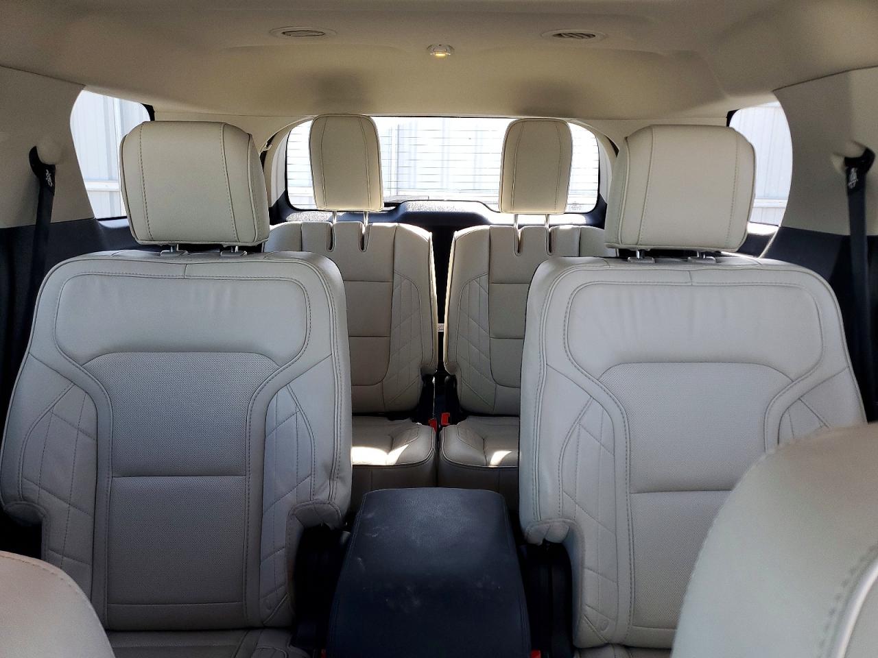2017 FORD EXPLORER PLATINUM photo 28