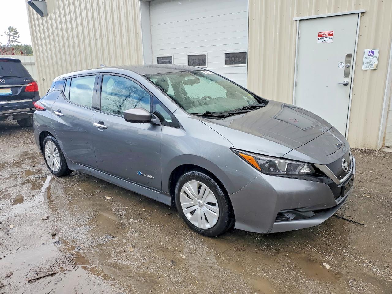 2019 NISSAN LEAF S photo 7