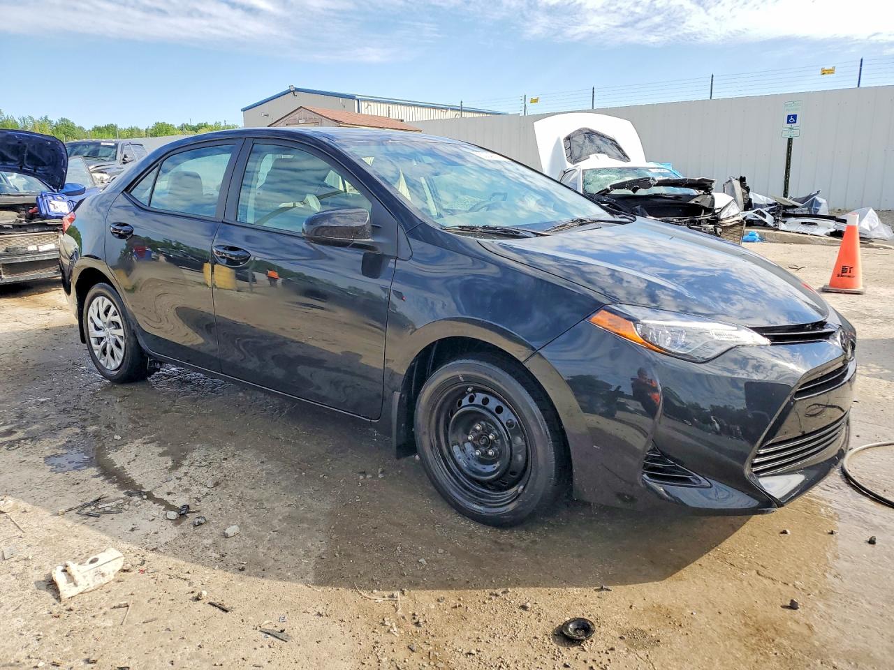 2017 TOYOTA COROLLA LE photo 10