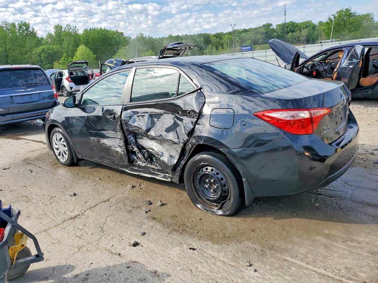 2017 TOYOTA COROLLA LE photo 4