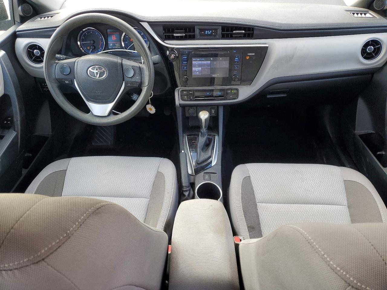 2017 TOYOTA COROLLA LE photo 22