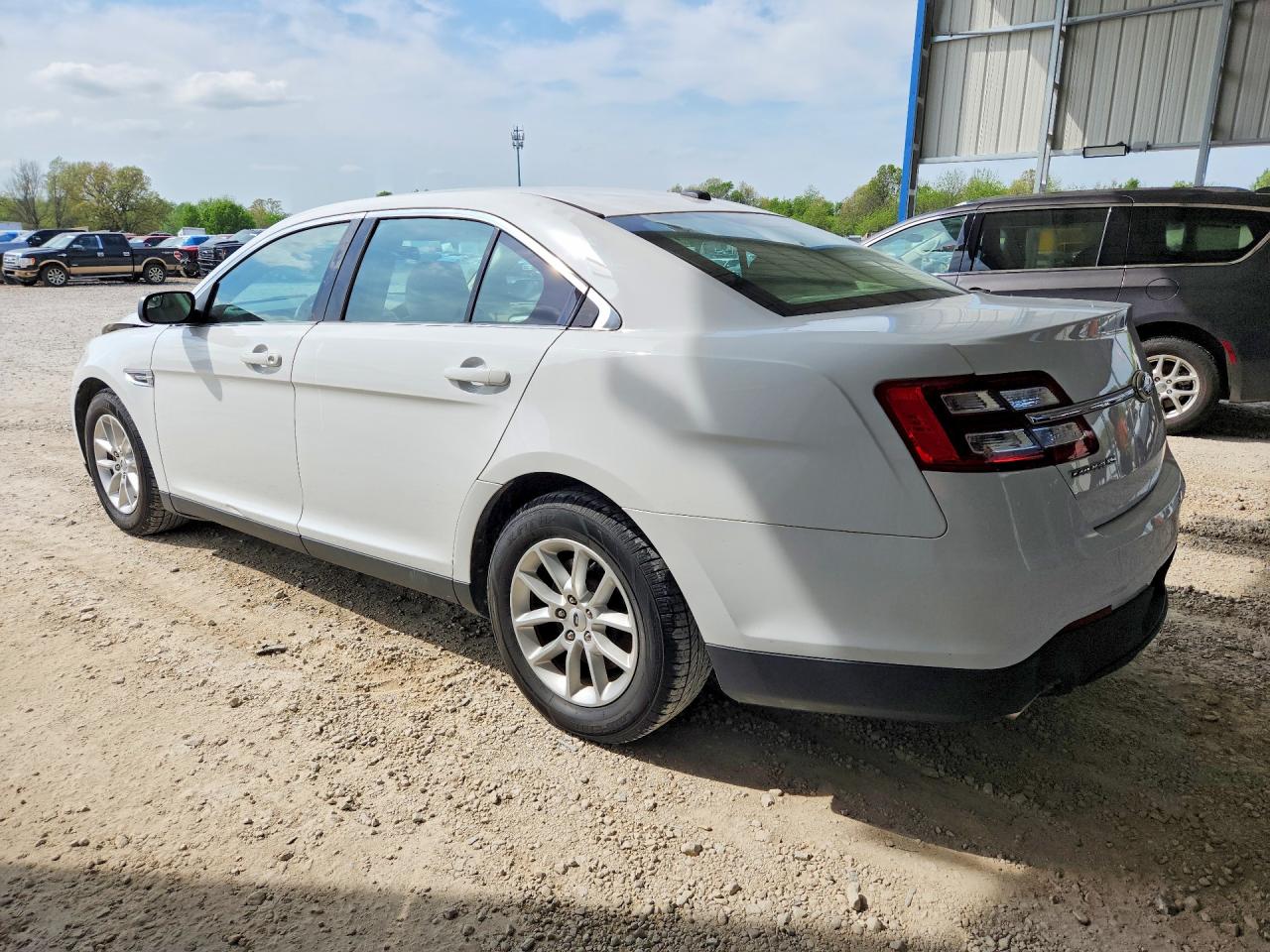 2014 FORD TAURUS SE photo 3