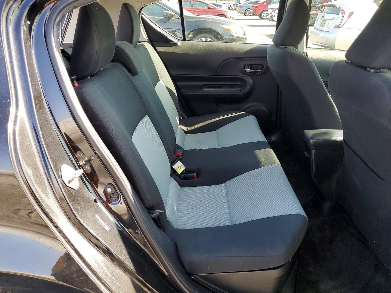 2016 TOYOTA PRIUS C PERSONA SPECIAL EDITION photo 19