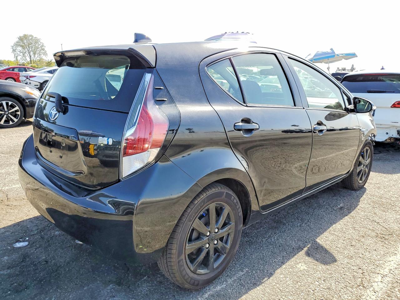 2016 TOYOTA PRIUS C PERSONA SPECIAL EDITION photo 5