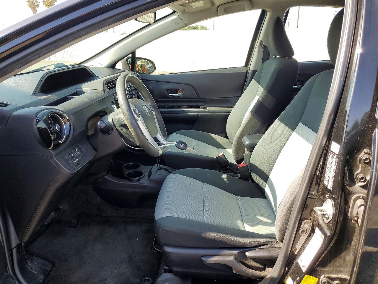 2016 TOYOTA PRIUS C PERSONA SPECIAL EDITION photo 13