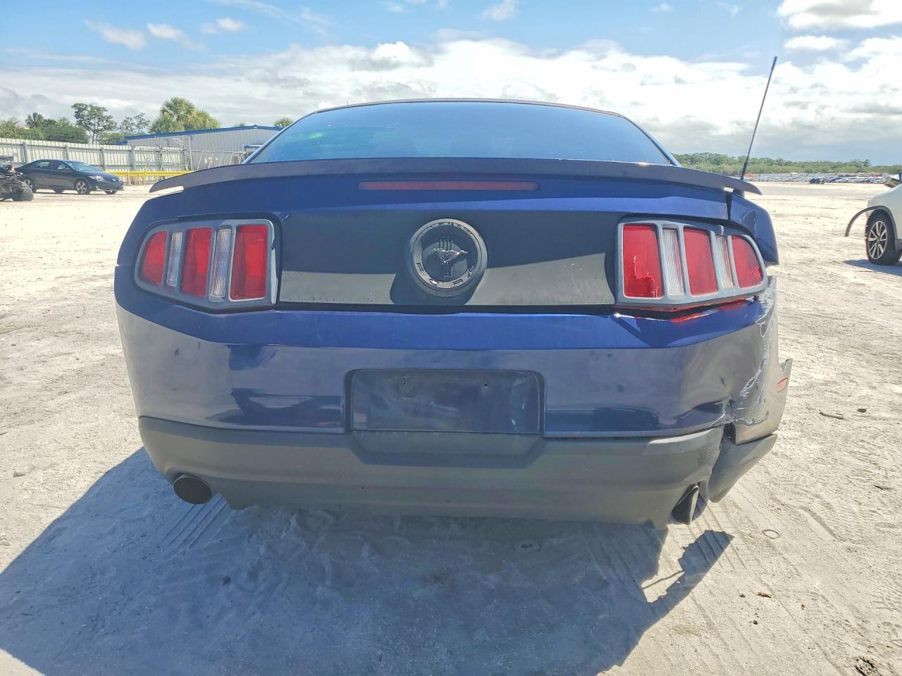 2012 FORD MUSTANG photo 11