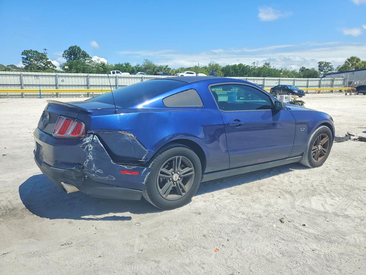 2012 FORD MUSTANG photo 5