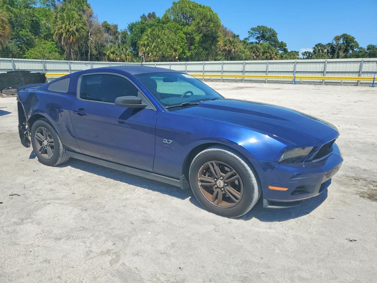 2012 FORD MUSTANG photo 7