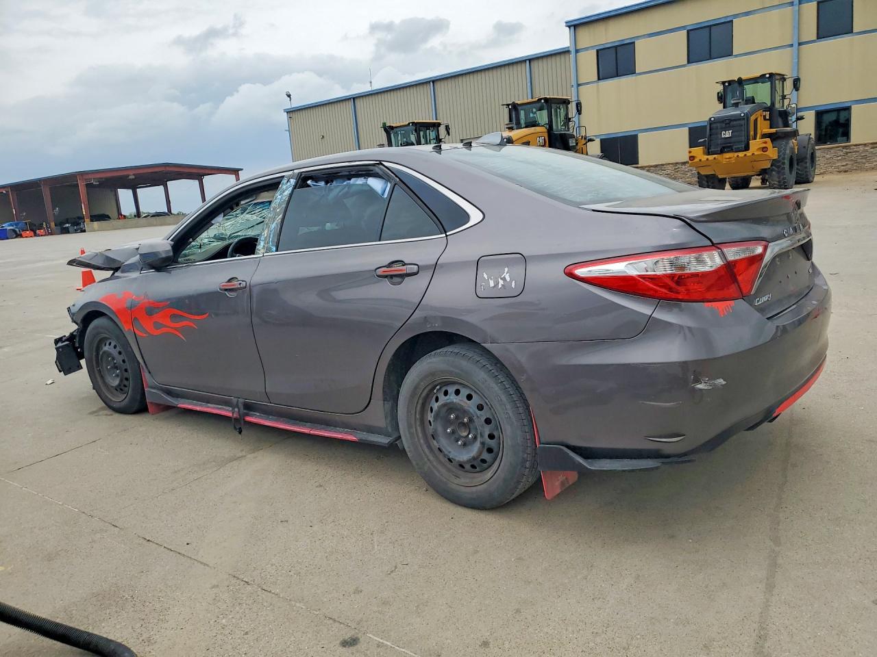 2016 TOYOTA CAMRY SE photo 3