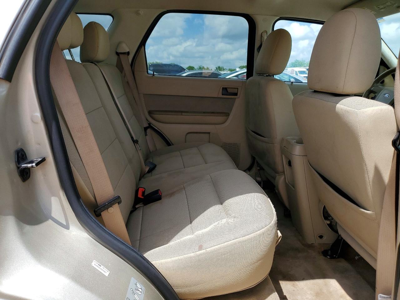 2010 FORD ESCAPE XLT photo 19
