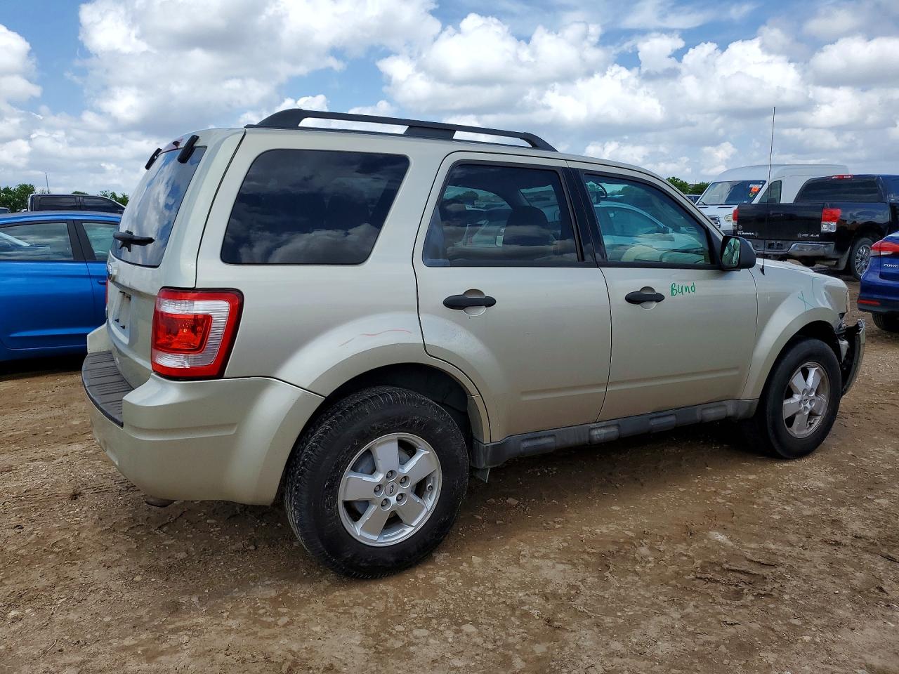 2010 FORD ESCAPE XLT photo 5