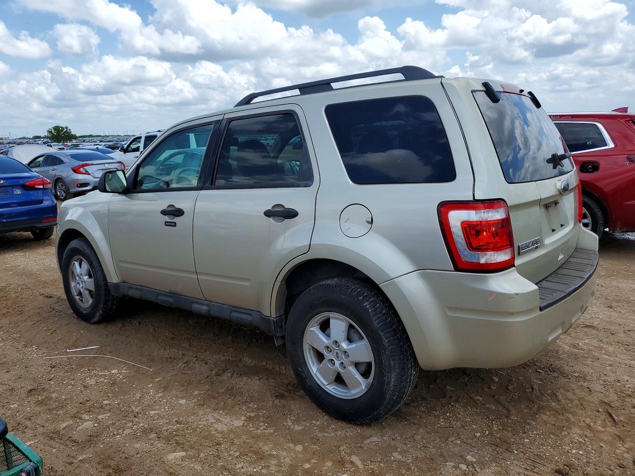 2010 FORD ESCAPE XLT photo 3