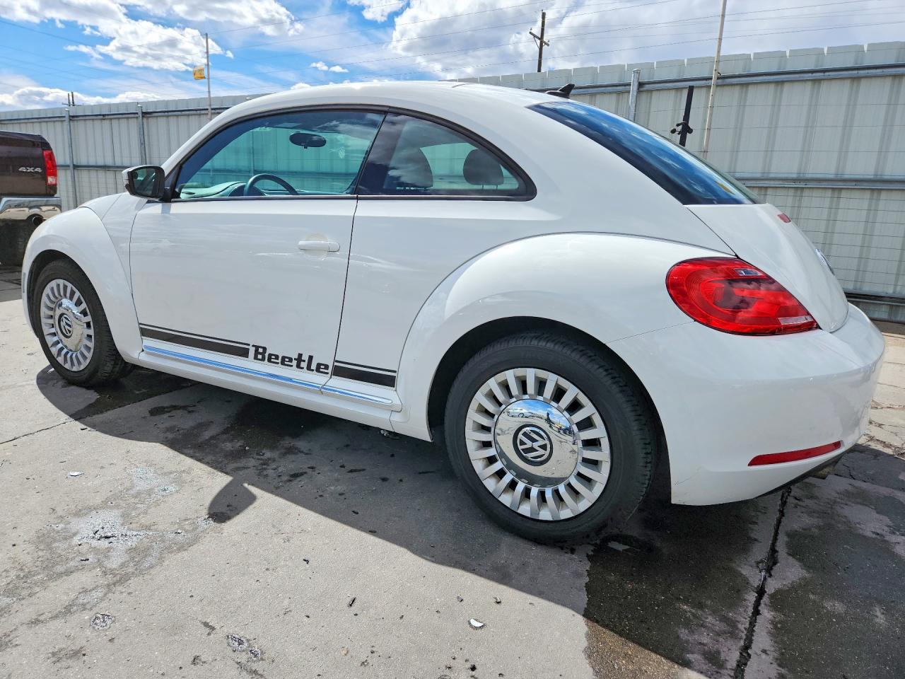 2014 VOLKSWAGEN BEETLE photo 3