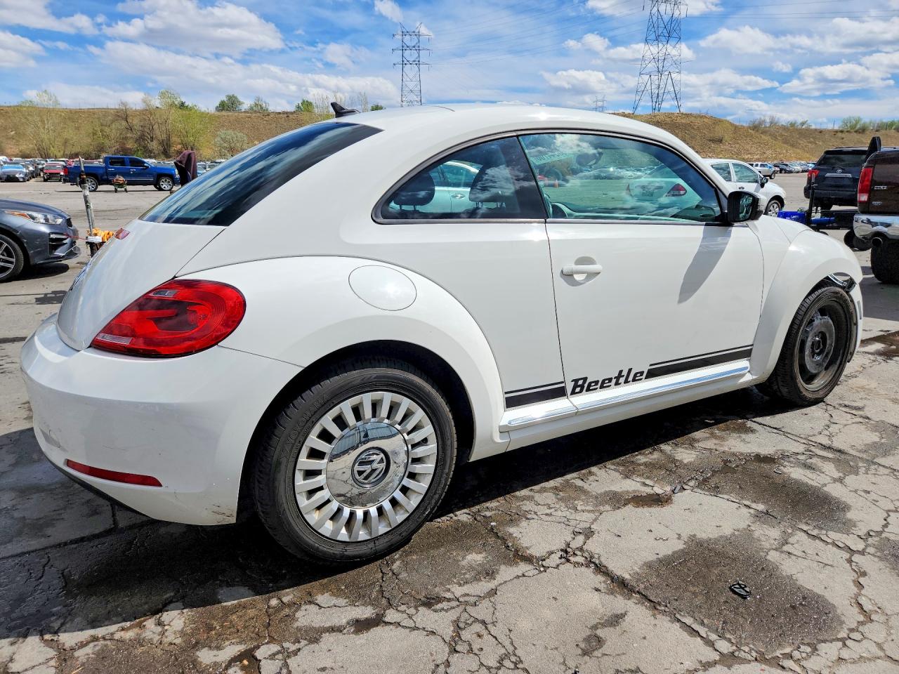 2014 VOLKSWAGEN BEETLE photo 5