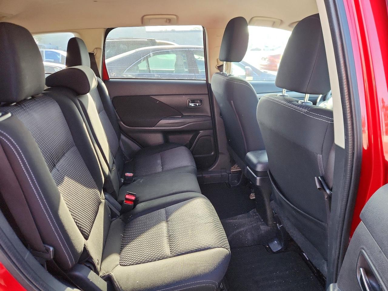 2017 MITSUBISHI OUTLANDER ES photo 19