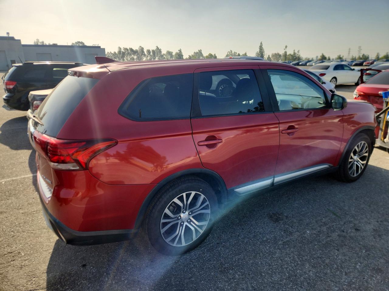 2017 MITSUBISHI OUTLANDER ES photo 5