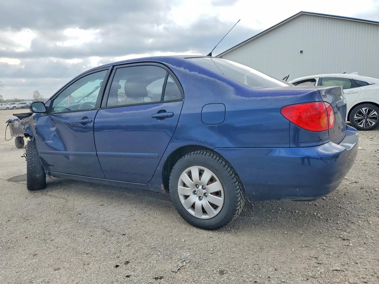 2004 TOYOTA COROLLA LE photo 4