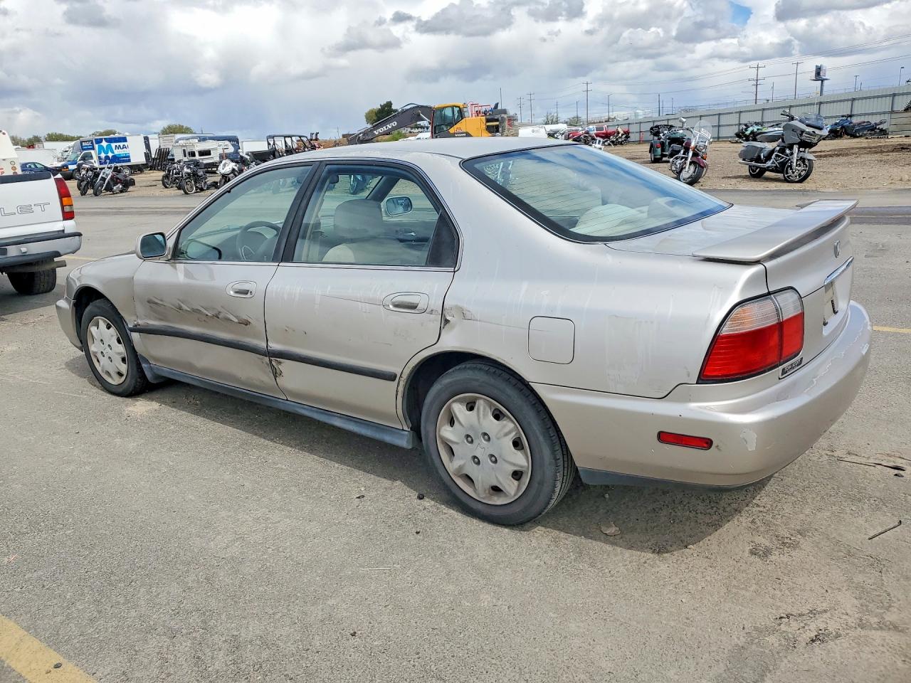 1997 HONDA ACCORD LX photo 4