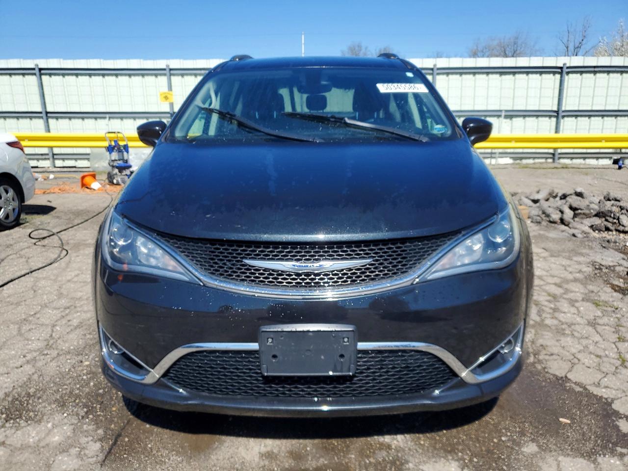2019 CHRYSLER PACIFICA TOURING L photo 9