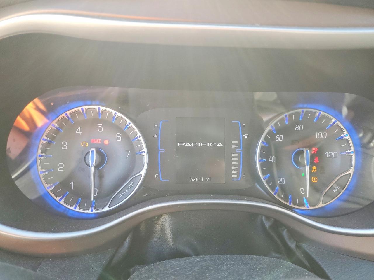 2019 CHRYSLER PACIFICA TOURING L photo 17
