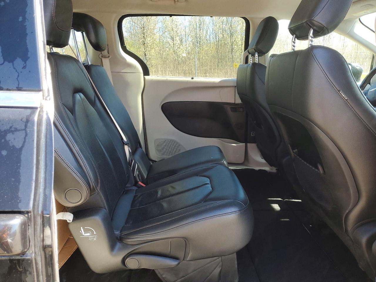 2019 CHRYSLER PACIFICA TOURING L photo 21