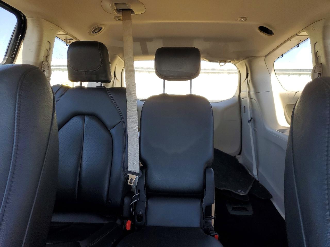 2019 CHRYSLER PACIFICA TOURING L photo 19