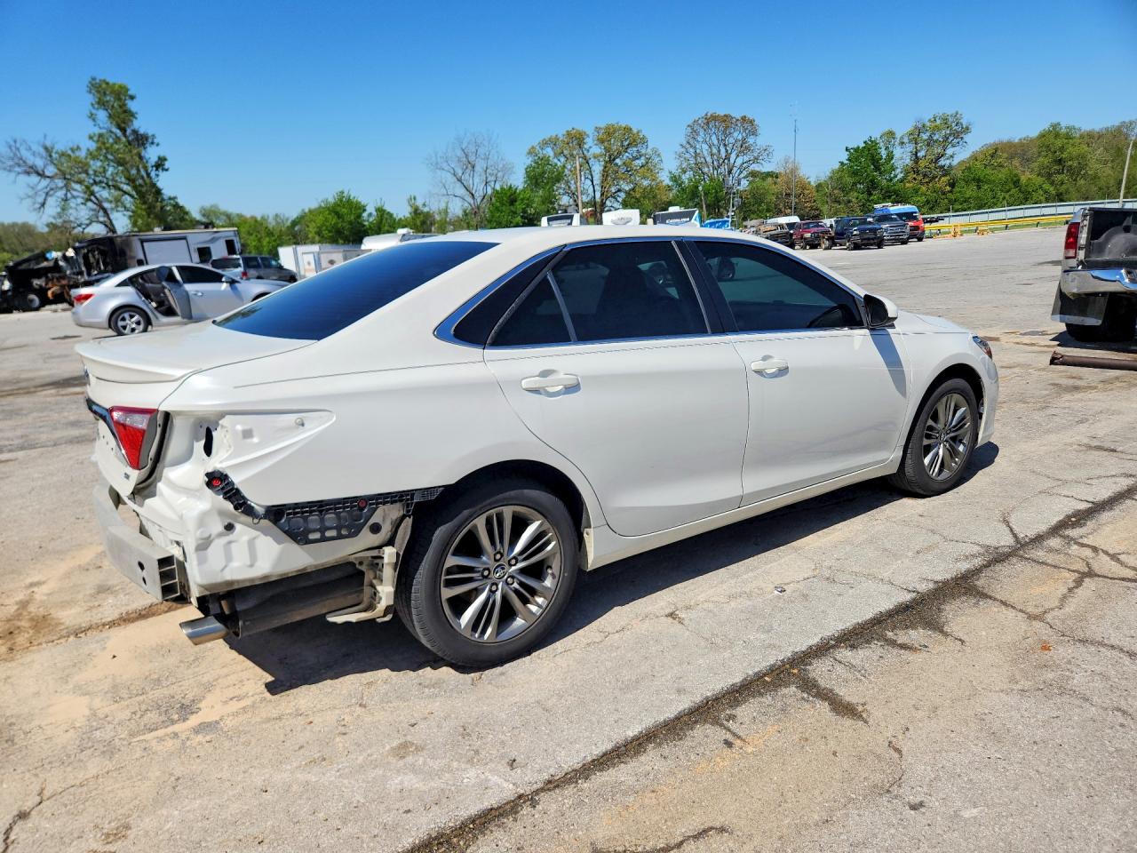 2015 TOYOTA CAMRY SE photo 7
