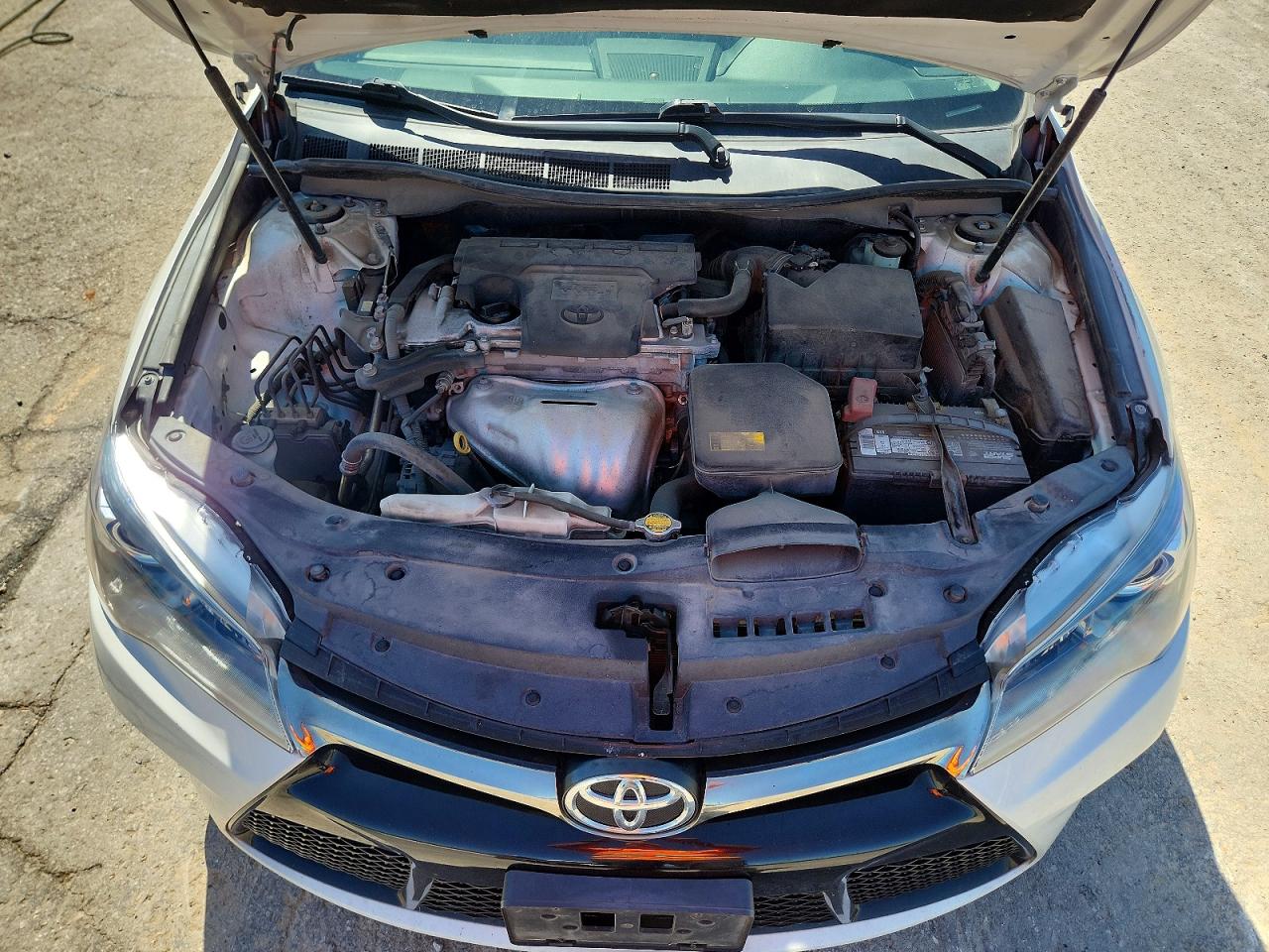 2015 TOYOTA CAMRY SE photo 31