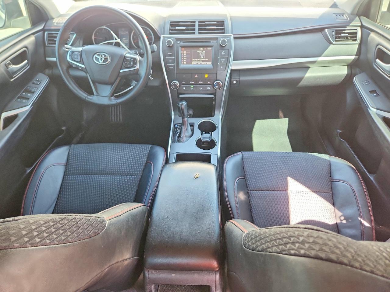 2015 TOYOTA CAMRY SE photo 22