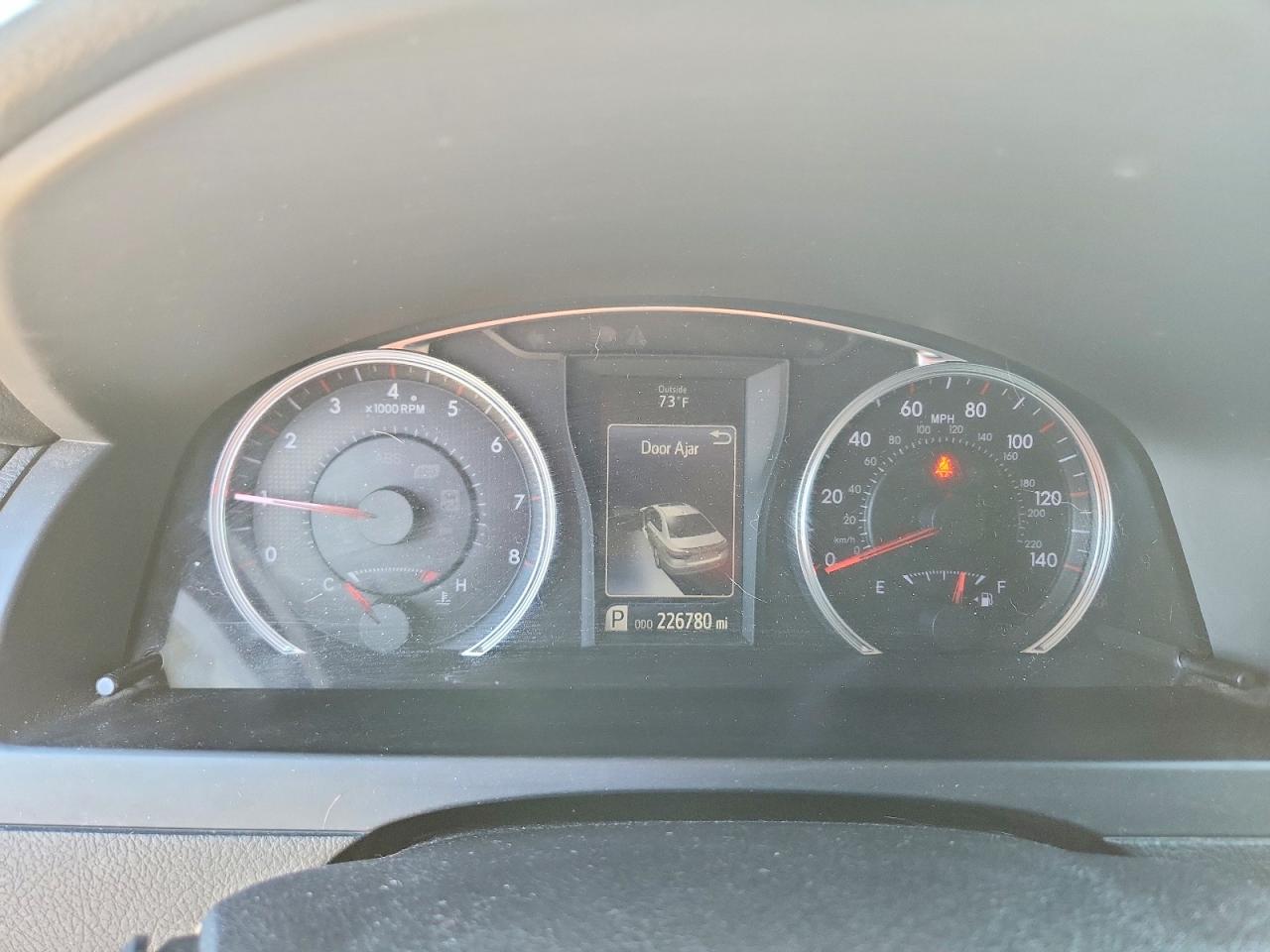 2015 TOYOTA CAMRY SE photo 25