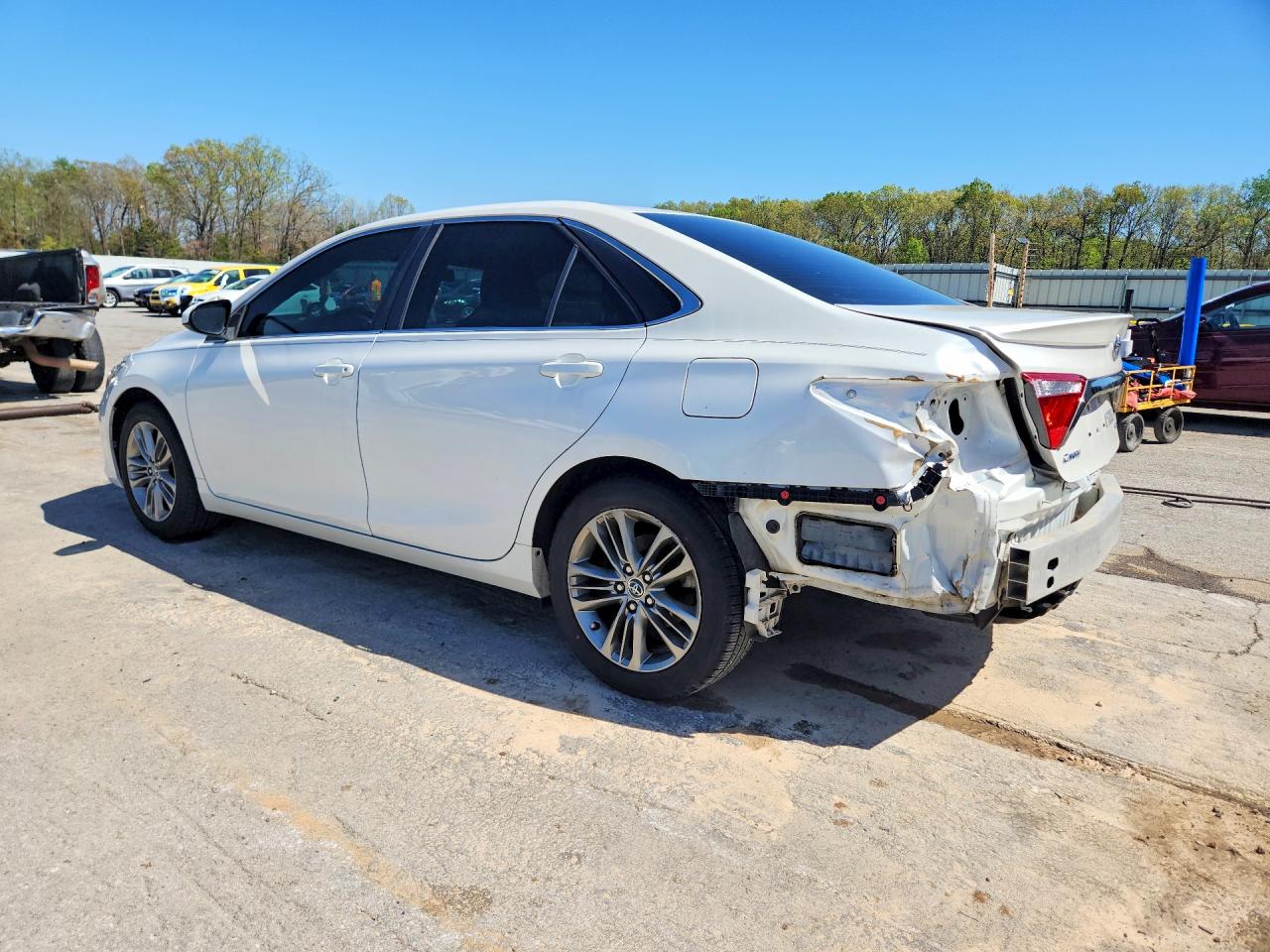 2015 TOYOTA CAMRY SE photo 4