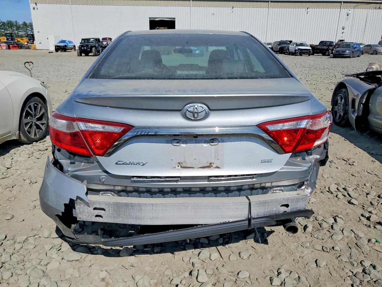 2016 TOYOTA CAMRY SE photo 11