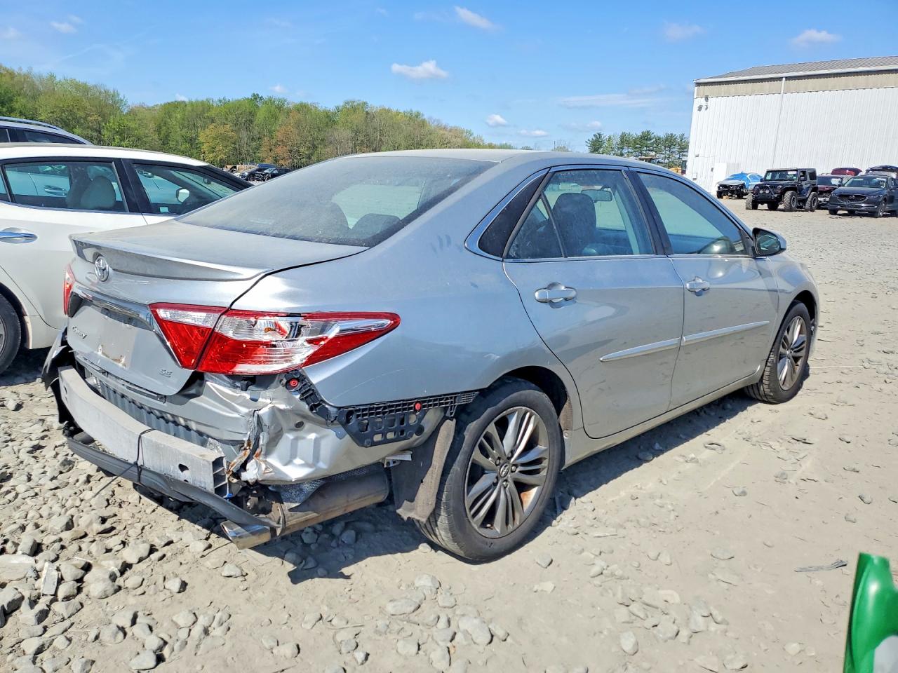 2016 TOYOTA CAMRY SE photo 5
