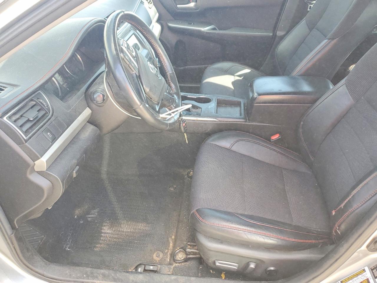 2016 TOYOTA CAMRY SE photo 13