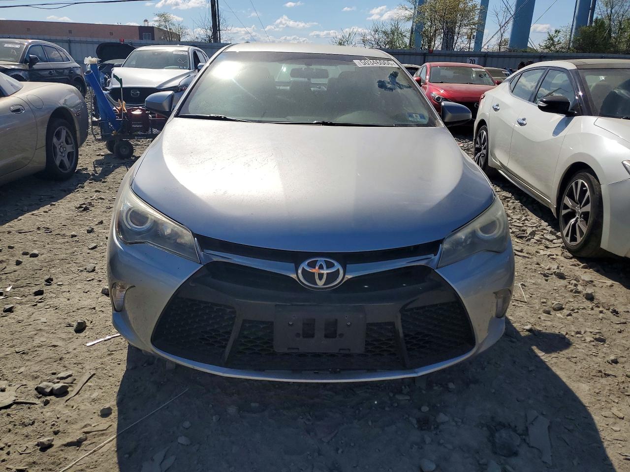 2016 TOYOTA CAMRY SE photo 9