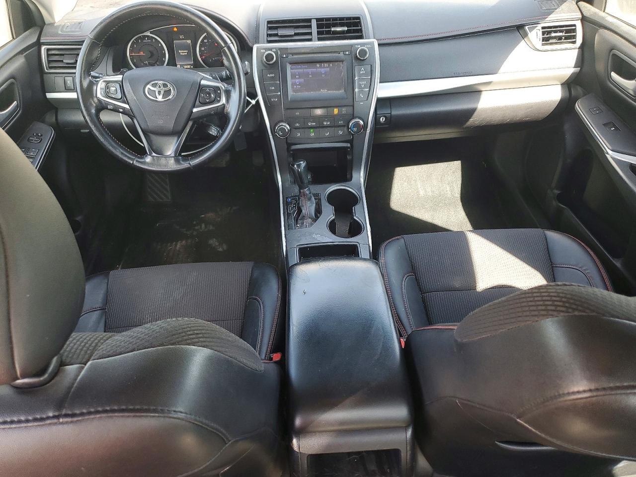2016 TOYOTA CAMRY SE photo 15