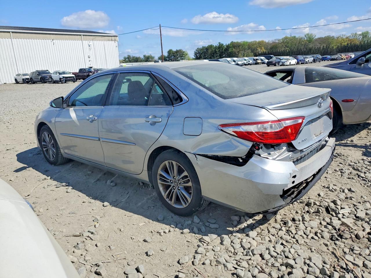 2016 TOYOTA CAMRY SE photo 3