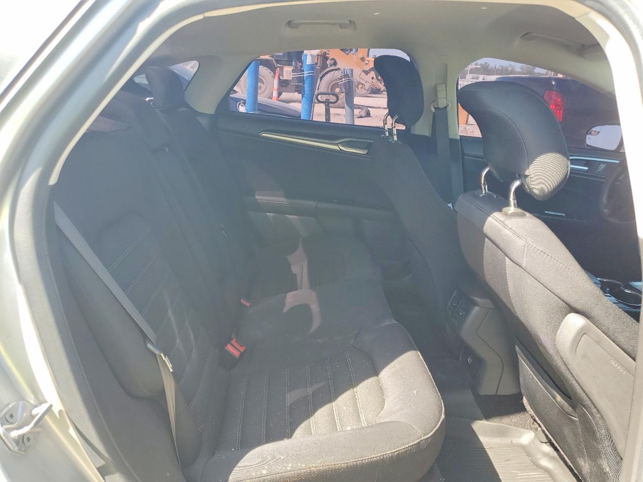 2014 FORD FUSION SE photo 19